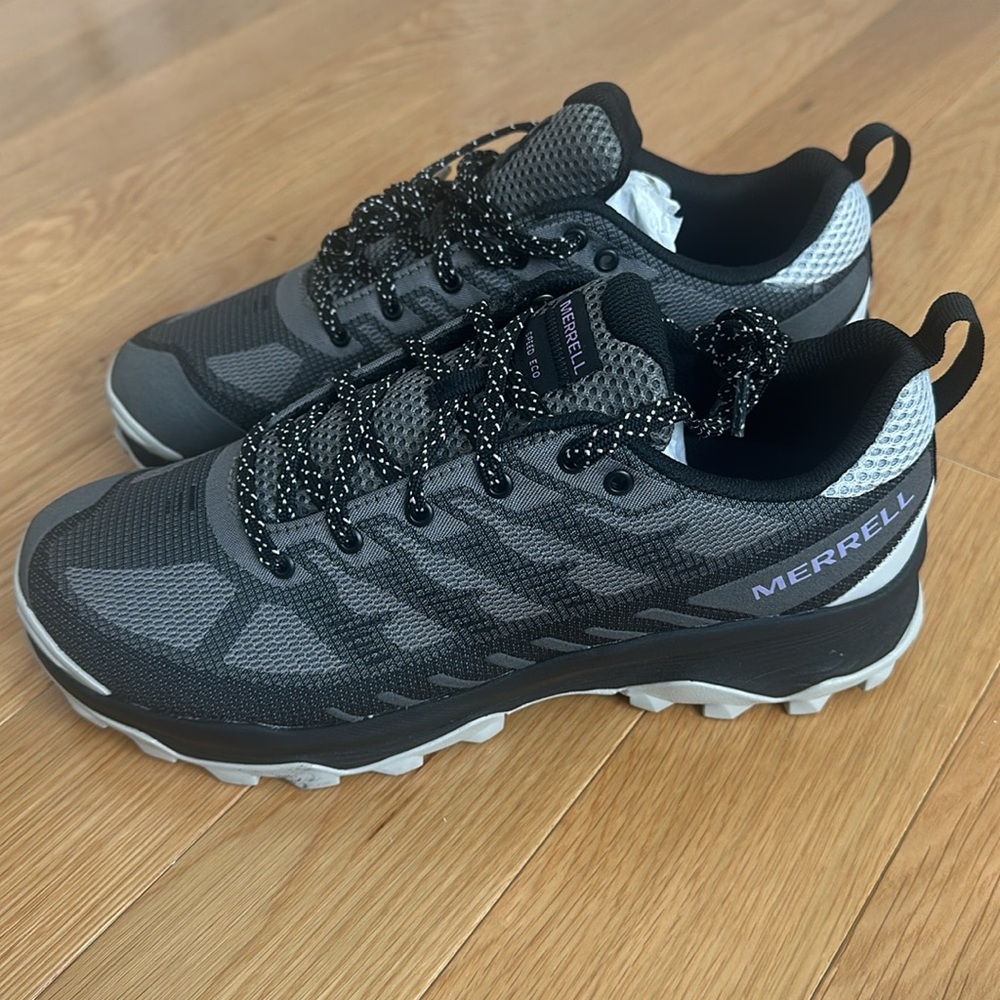 BRAND NEW Merrill hiking shoes - Picture 2 of 3
